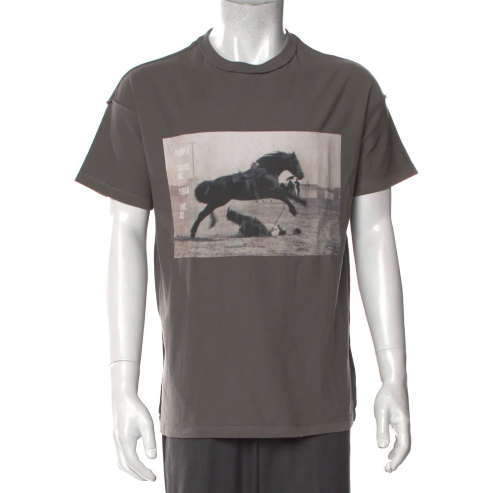 Purple Brand
Graphic Print Crew Neck T-Shirt, size XS in very good condition.